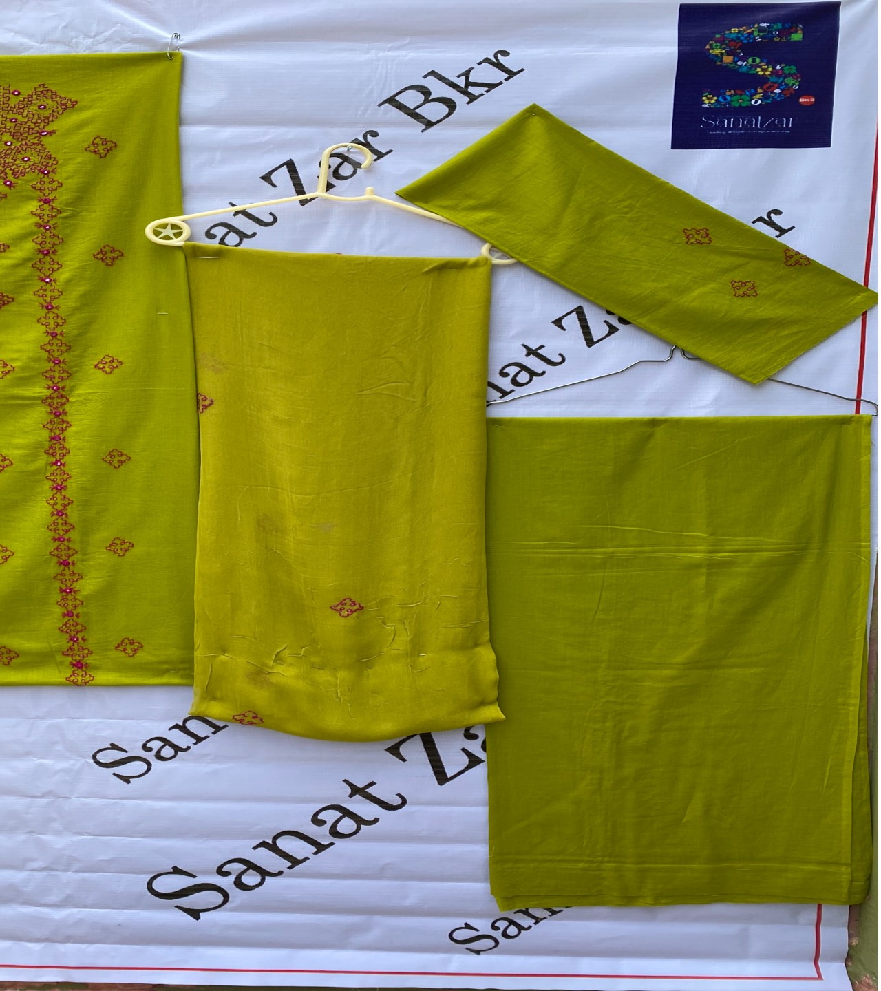 Women Embroidery 3 Piece Suit Blochi Stich