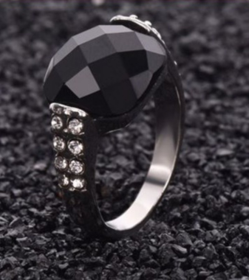 Black Acrylic Party Ring