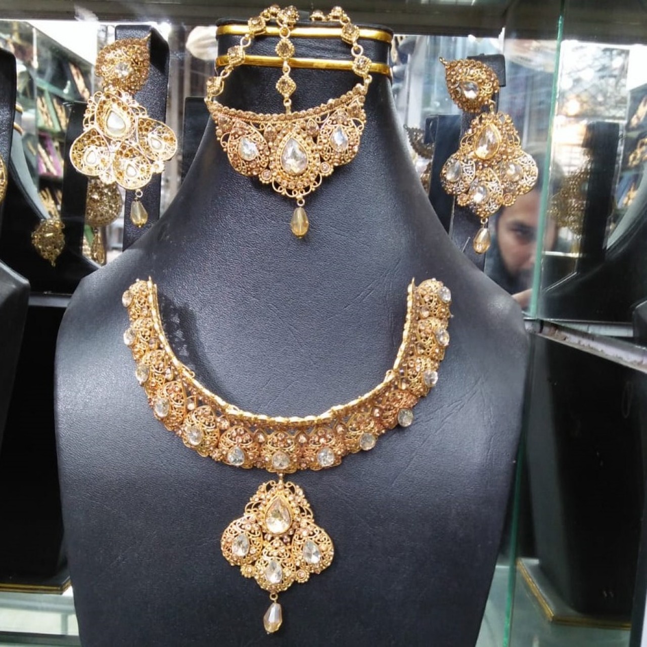 Golden Necklace, Earrings, Bindiya & Jhoomer Jewelry Set - Casting Material