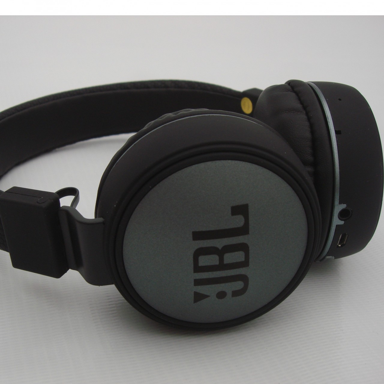 JBL KD20 Bluetooth Headphones + SD Card Player + FM