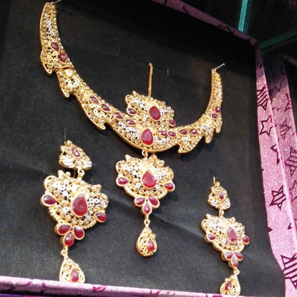 Neckless, Earrings & Bindya Jewelry Set For Women - Casting Material