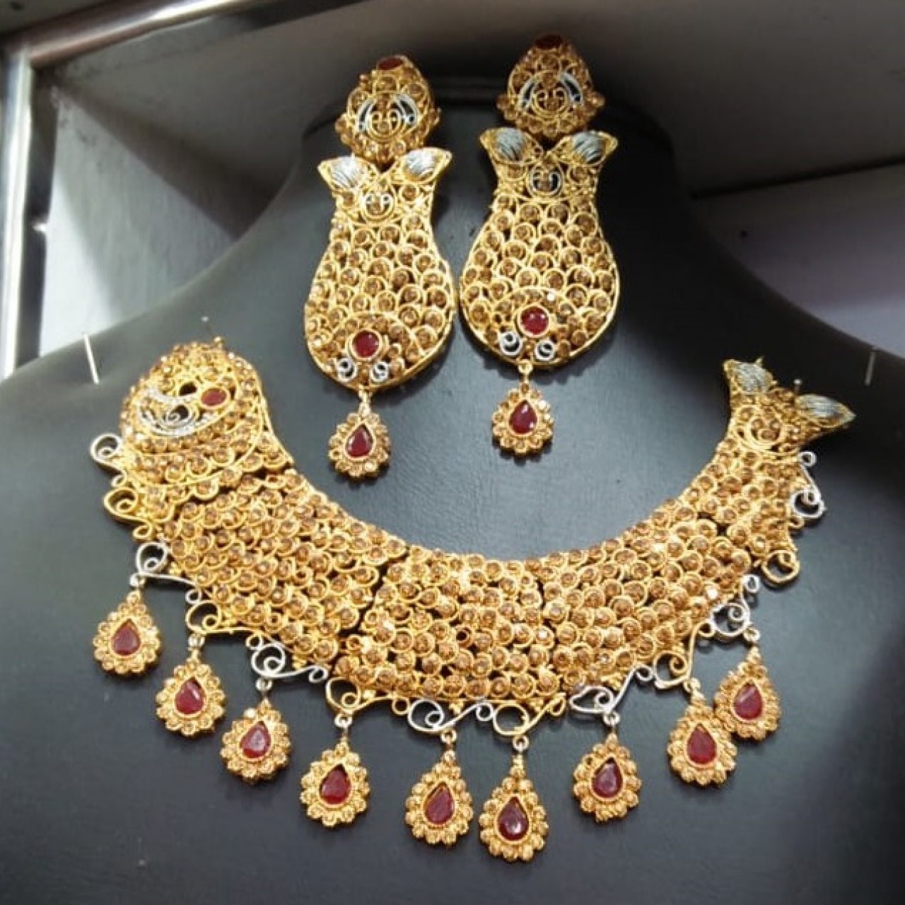 Neckless & Earrings Jewelry Set With Red Gemstones For Women - Casting Material