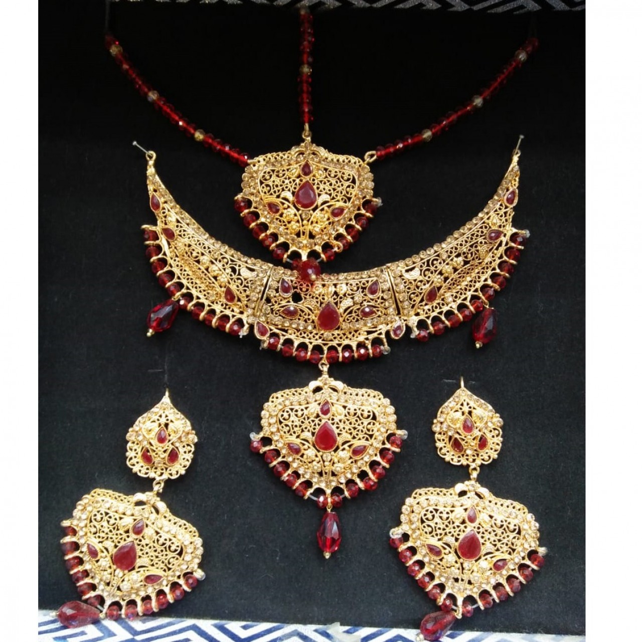 Neckless, Earrings & Matha Patti Jewelry Set For Women - Casting Material
