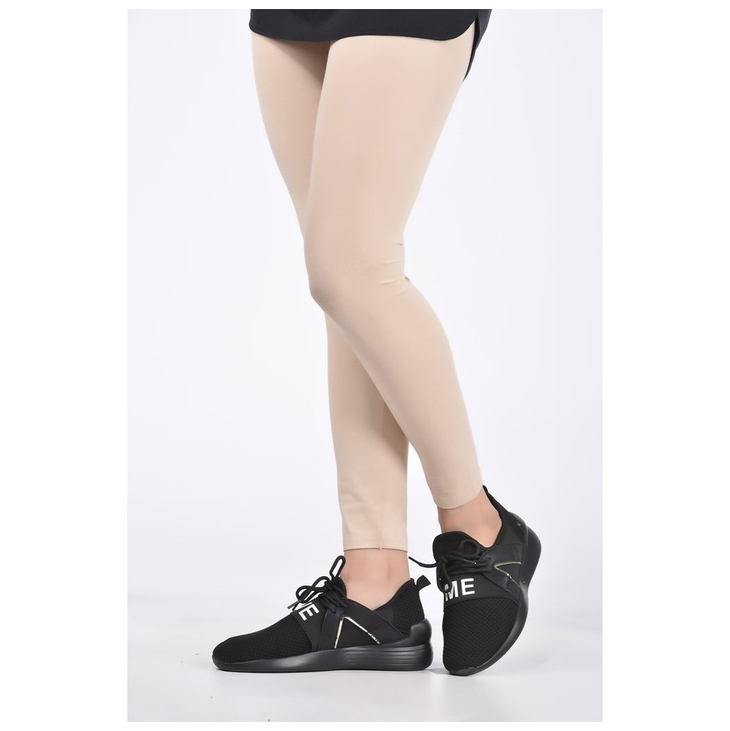 Outfitter Stretchable Tights For Girls