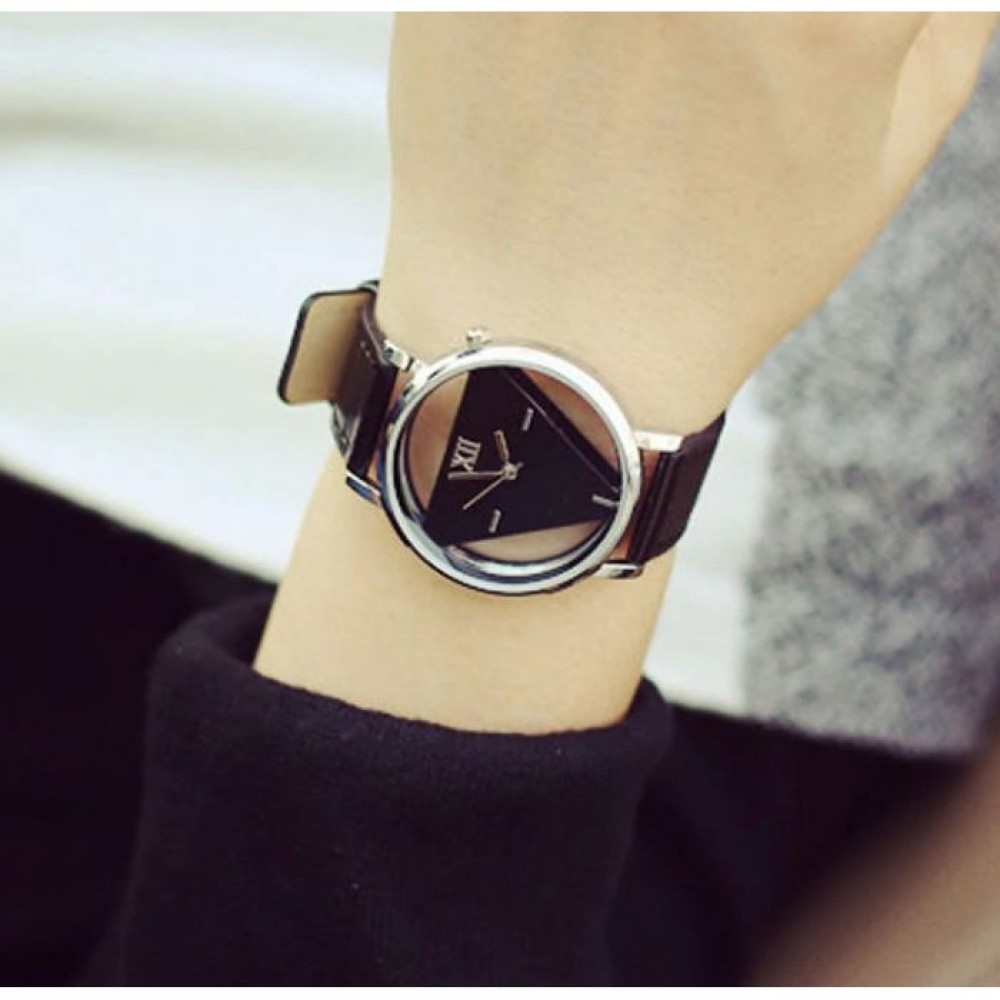 Retro HollowRetro Hollow Triangle Watch – Black Triangle Watch – Black