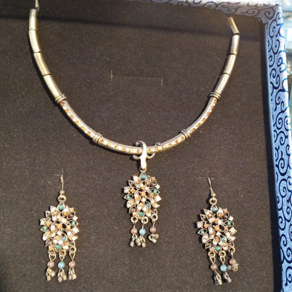 The Antique Pendent & Earrings Jewelry Set For Women