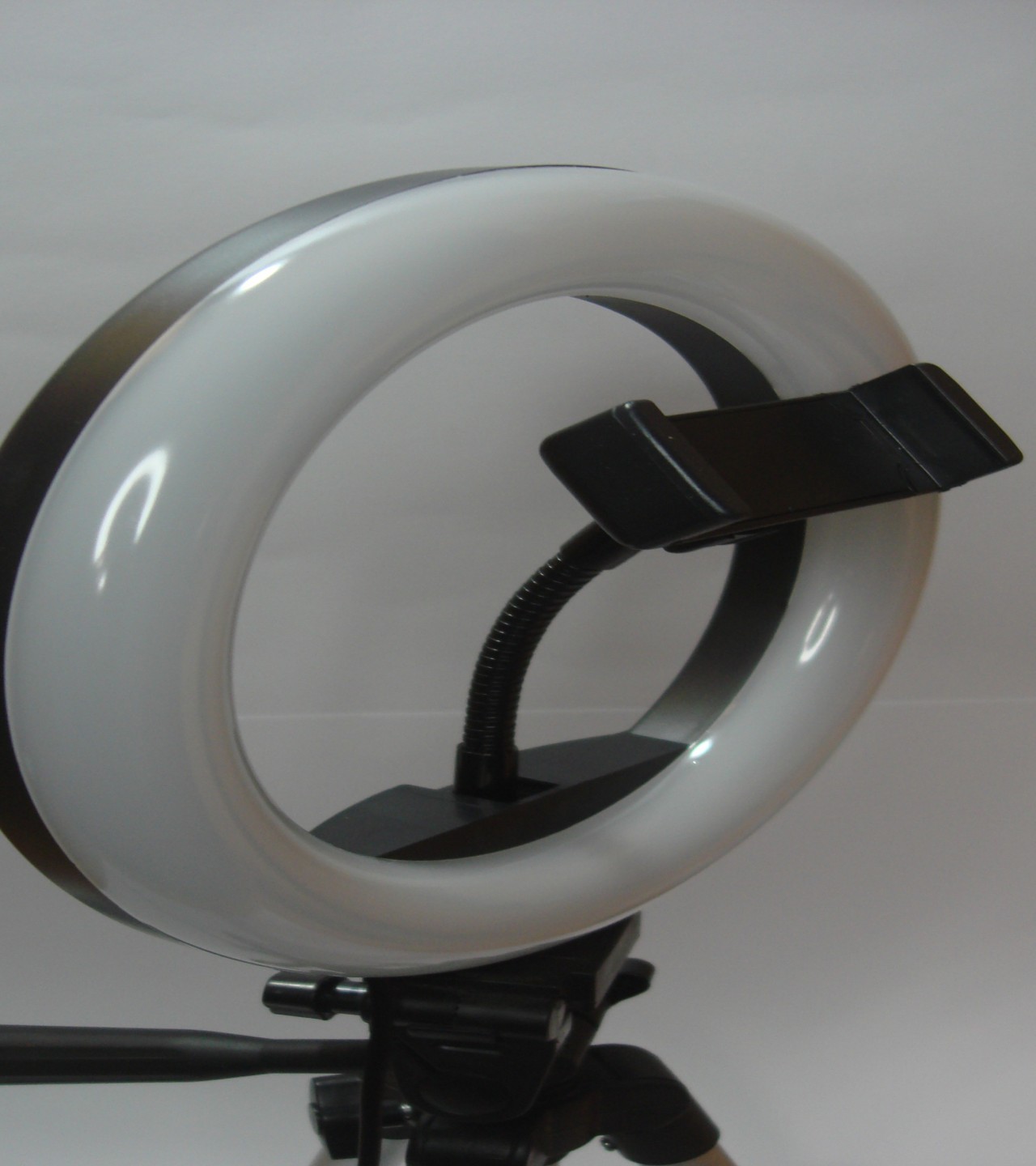 20cm ring light for videos and tik tok