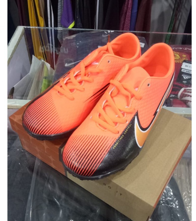 KIDS FOOTBALL SHOES GRIPPERS Sale price Buy online in Pakistan