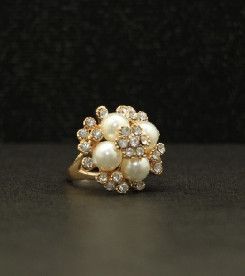 Golden Ring with Imported pals & Diamond Stones