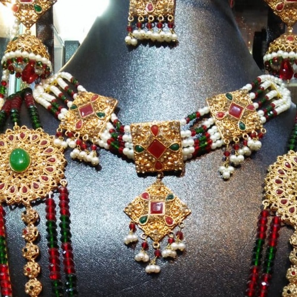 Golden Choker Necklace, Mala, Jhumka & Bindiya Jewelry Set For Women