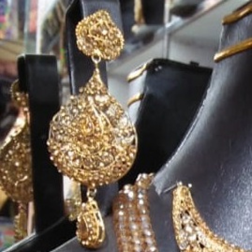 Golden Mala, Necklace Earrings, & Bindiya Jewelry Set For Women - Casting Material