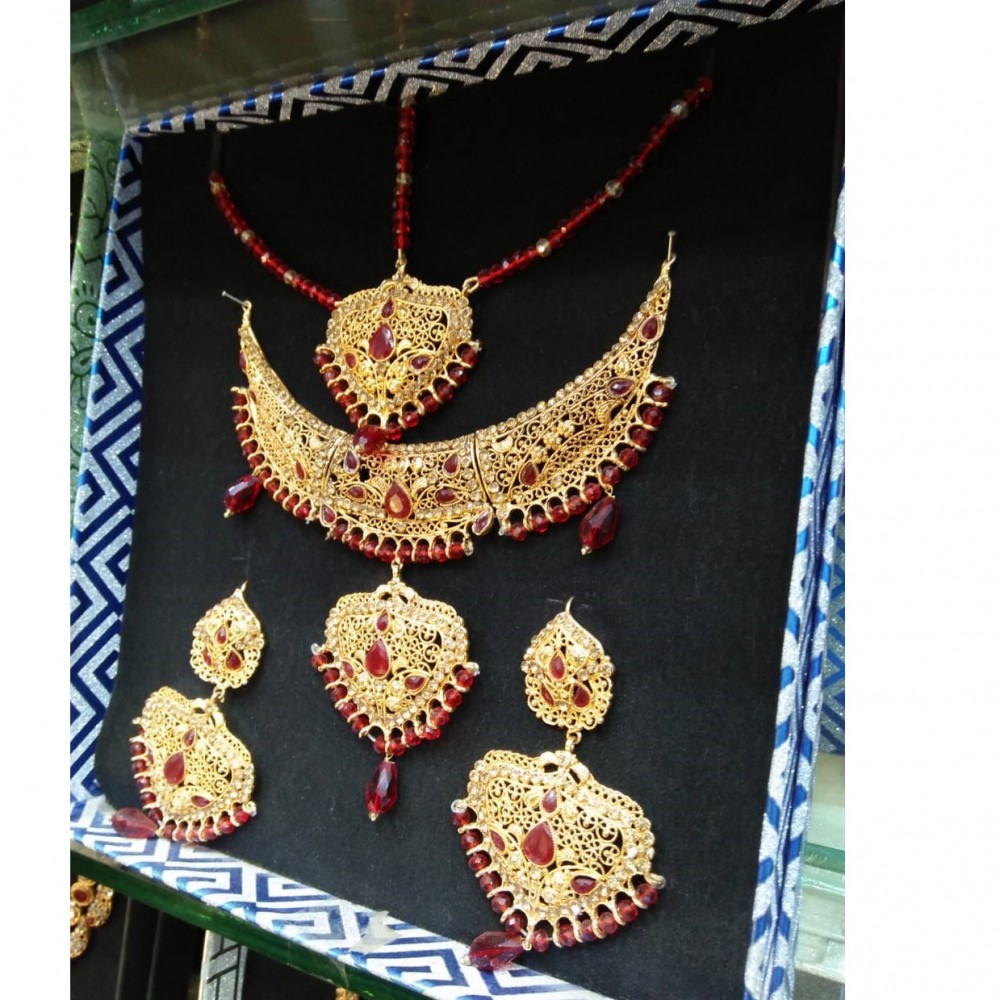 Neckless, Earrings & Matha Patti Jewelry Set For Women - Casting Material