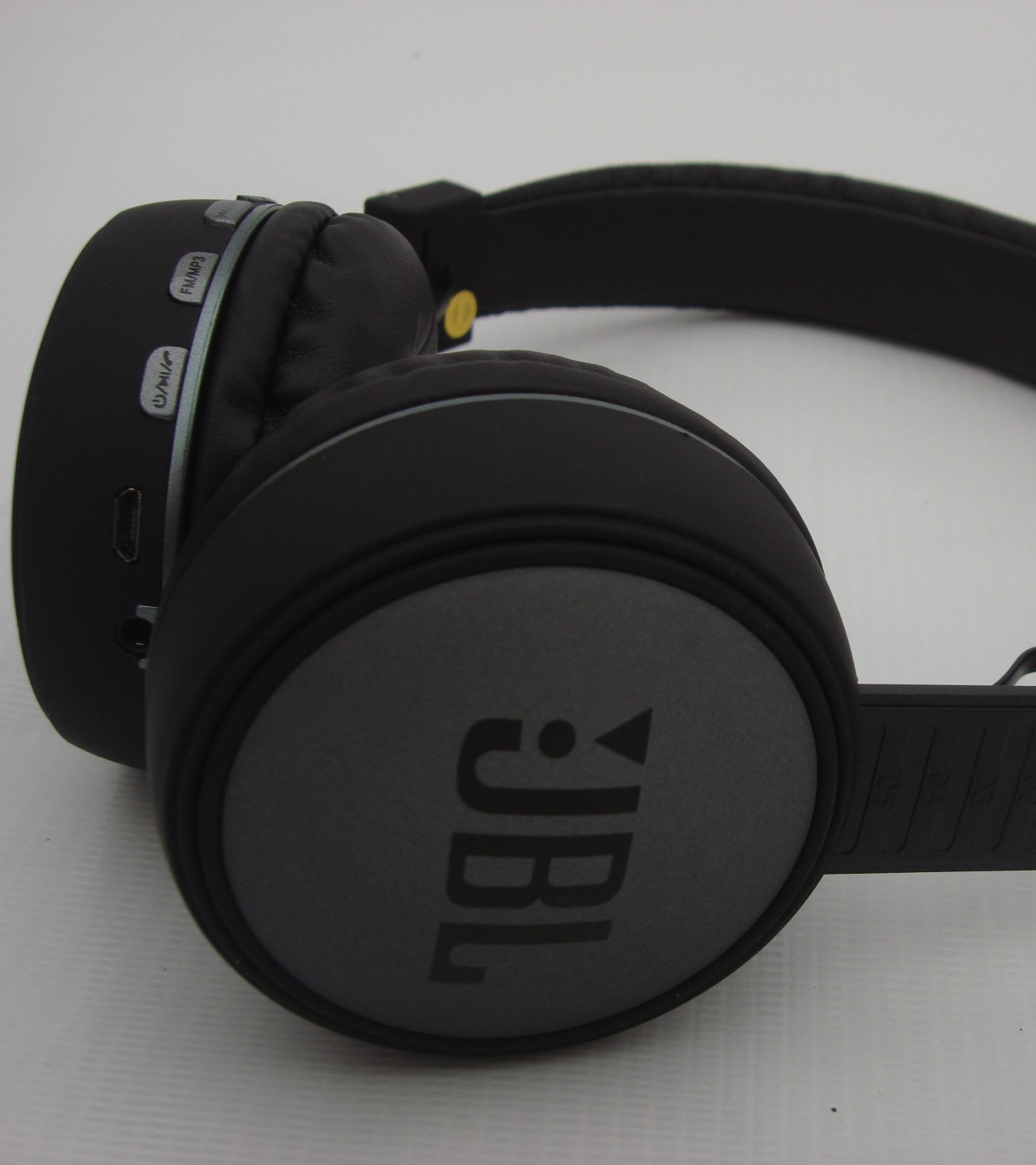 Bluetooth Headphones + SD Card Player + FM