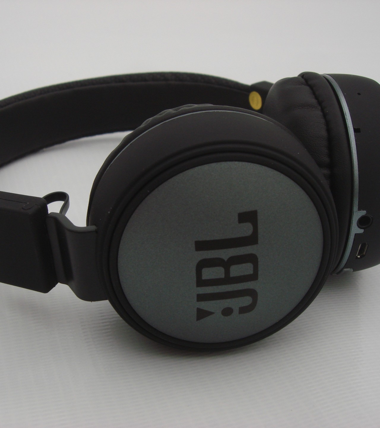 Bluetooth Headphones + SD Card Player + FM