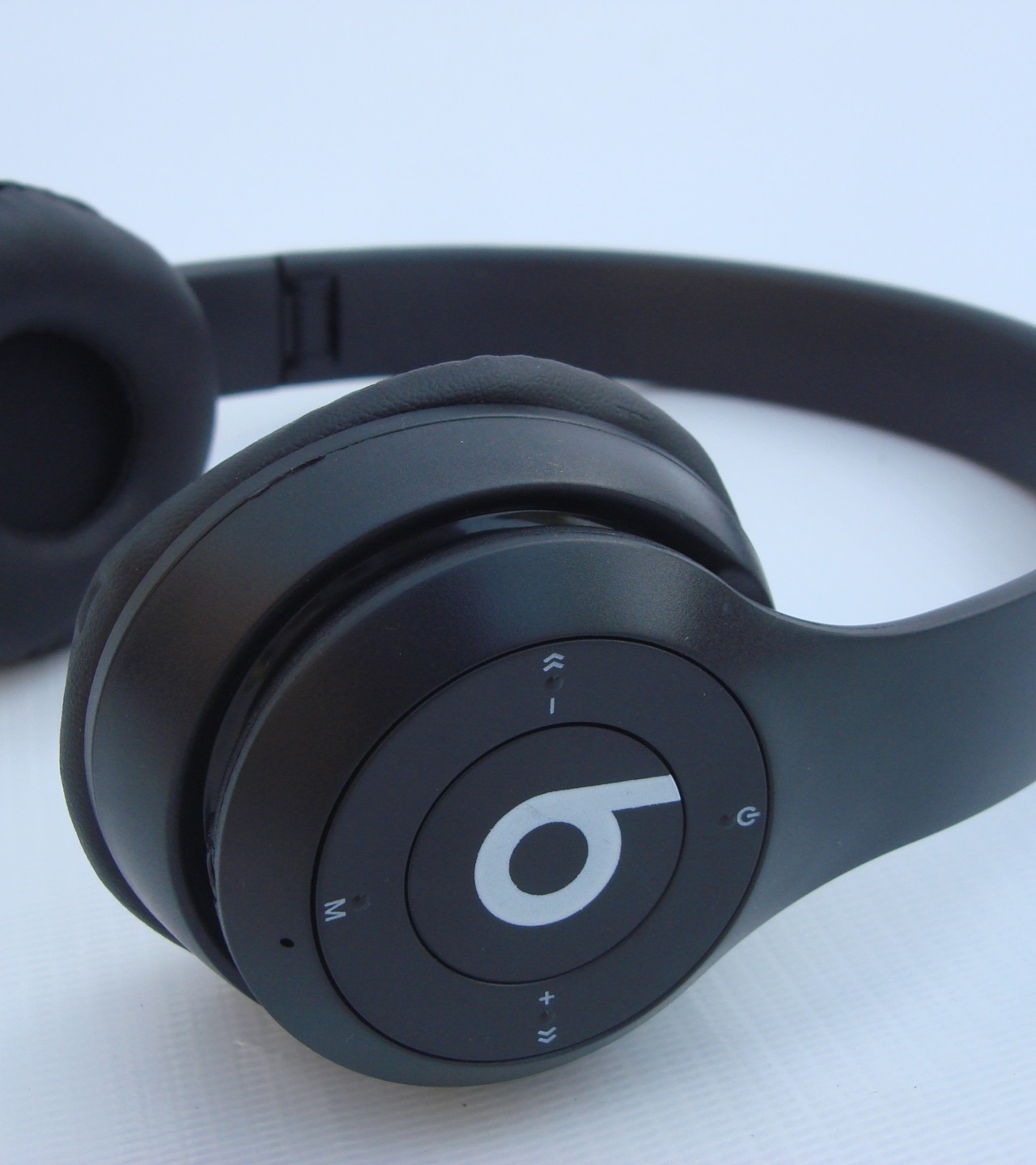 P47 Bluetooth Headphones - Black