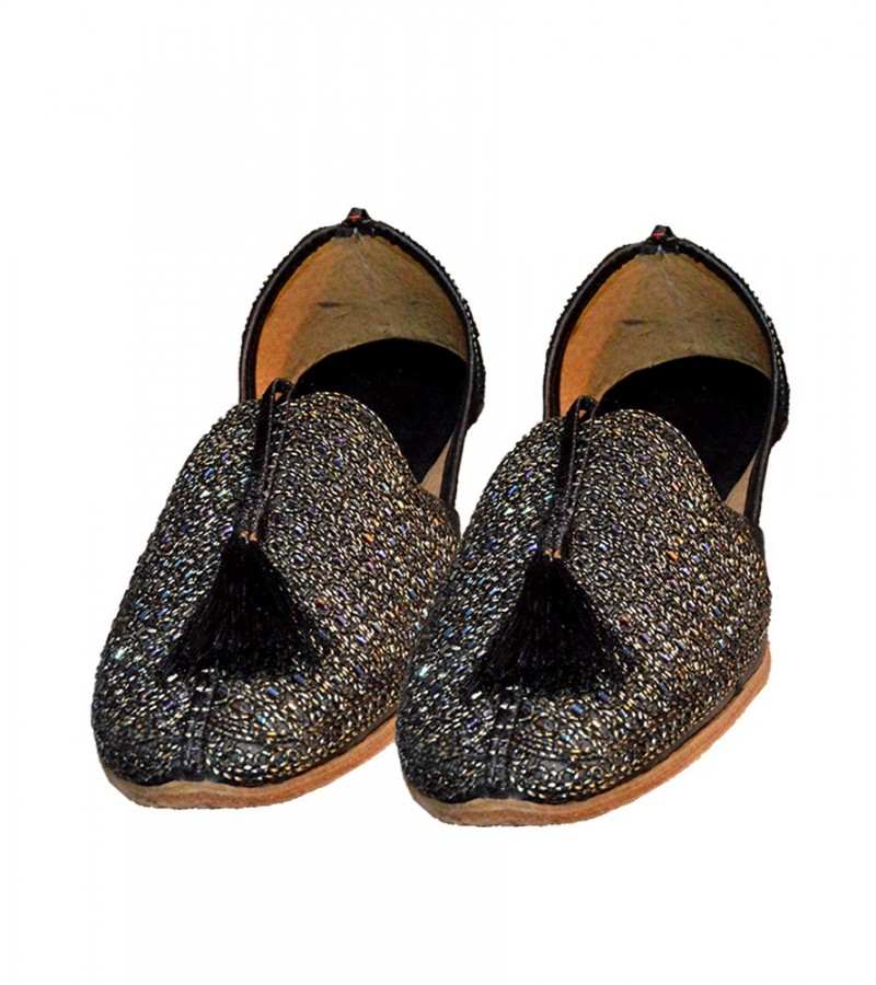 Beautifull Embroidery Khussa