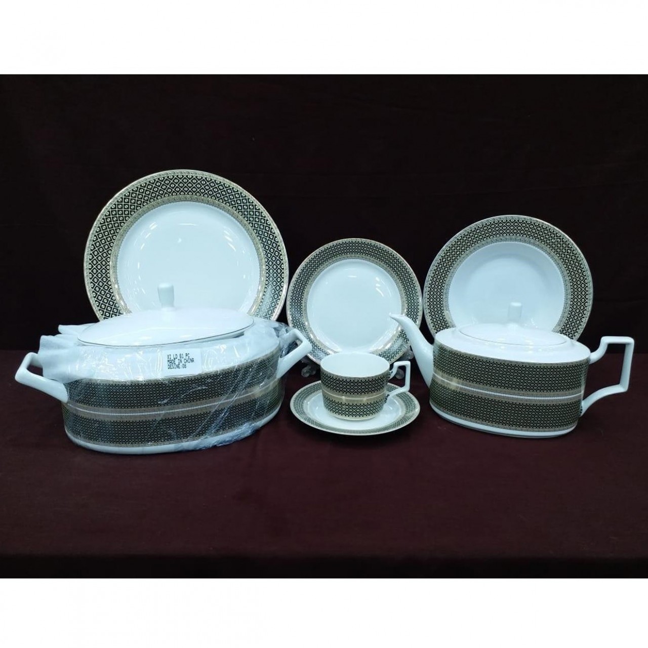 61 Piece Beautiful Bone China Dinner Set - 8 Person Serving - 21KG