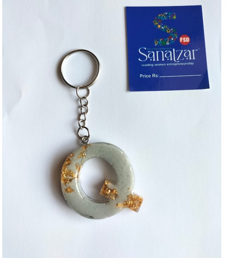 Key chain with letter Q